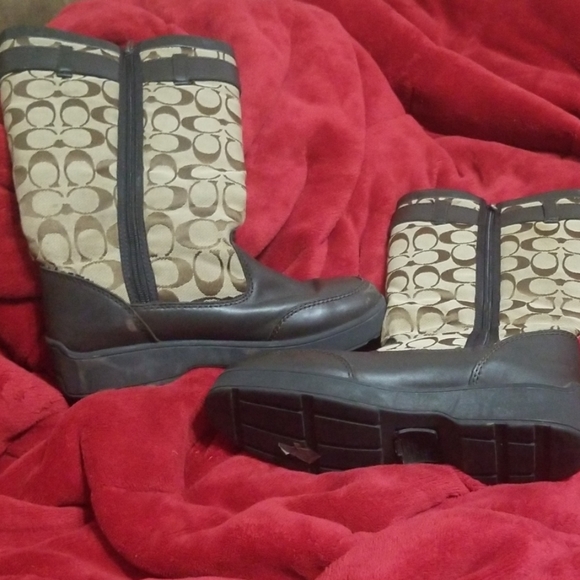 Coach Snow Boots - Picture 2 of 5